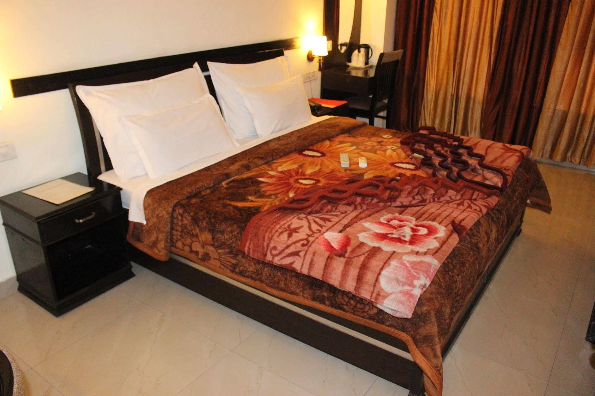 Hotel Hong Kong Inn Amritsar Extérieur photo